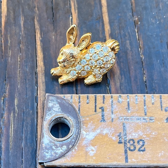 3/$30 💖 Vintage Avon Rabbit Pin - Picture 6 of 8